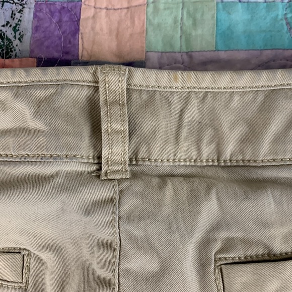 American Eagle Outfitters Women’s size 2 MIDI Stretch shorts - Picture 5 of 8